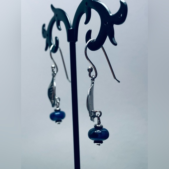 Silpada Vintage VERY RARE Sterling Leaf with Sodalite Bead French Wire E… - Picture 10 of 16